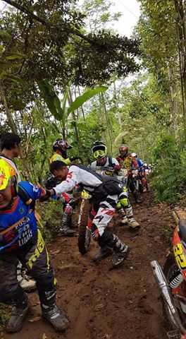 Satu Kata Untuk Ibu Ini Yang Membelah Crosser Handal Saat Kesulitan Di Hutan Satu Kata Untuk Ibu Ini Yang Membelah Crosser Handal Saat Kesulitan Di Hutan
