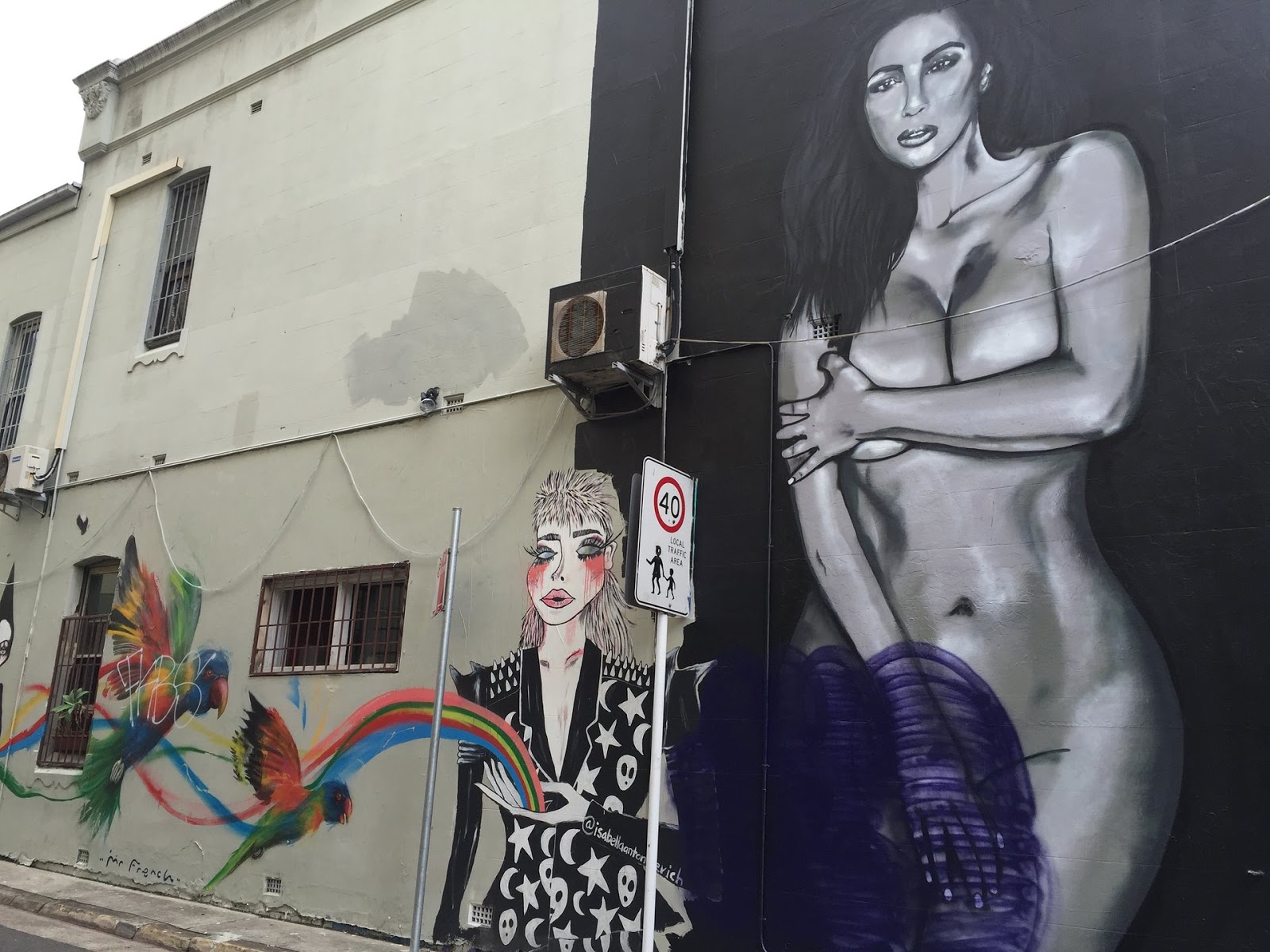 граффити на голых женщинах фото 109