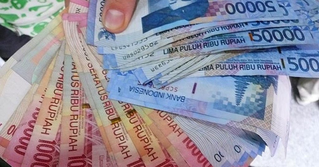 Download Foto Uang Banyak Di Tangan Download Gratis