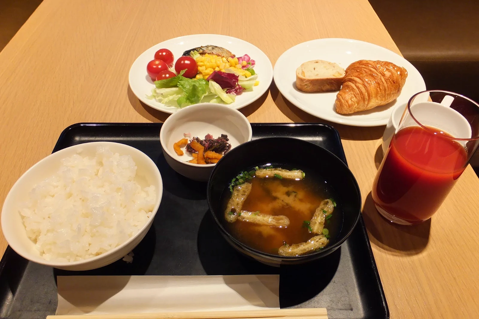 jal-lounge-haneda-airport-breakfast