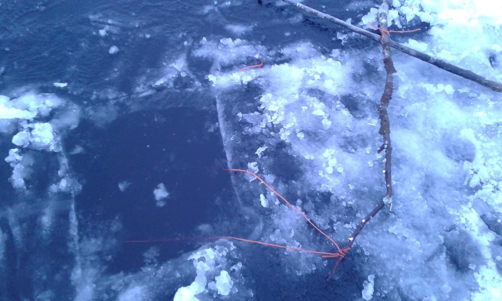 Blacksmithing and bushcrafting in Lapland Juomuksilla. Net fishing under the ice.