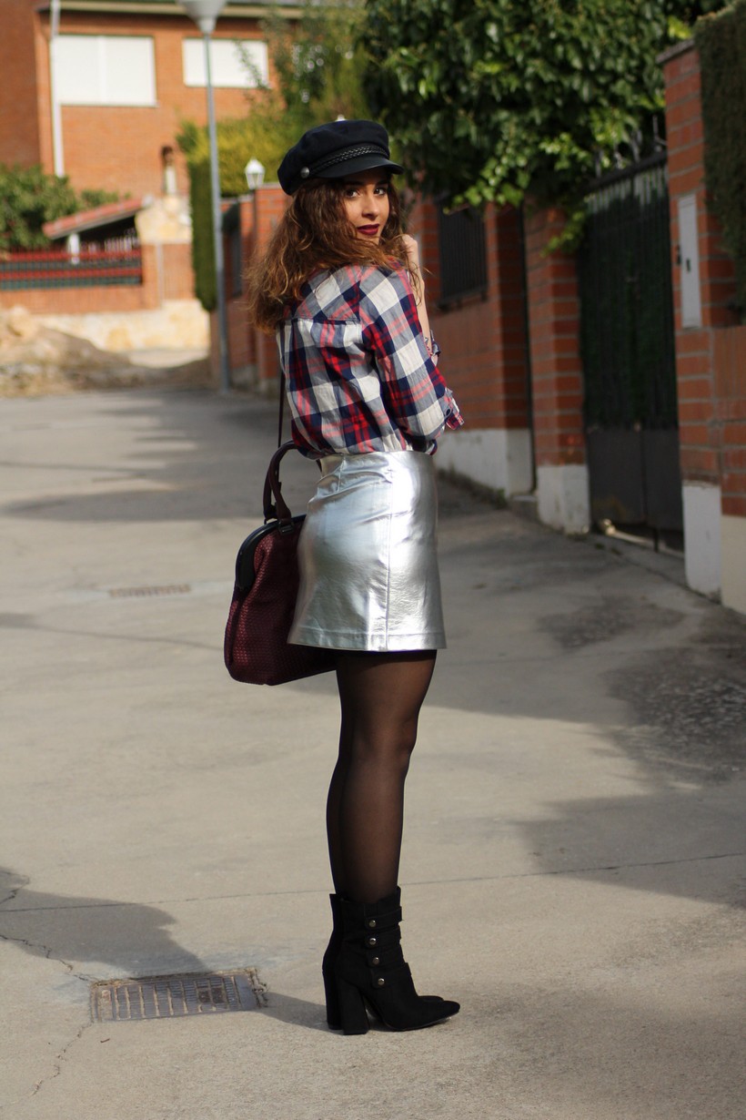 THE DREAM IS PARIS How to wear Silver skirt