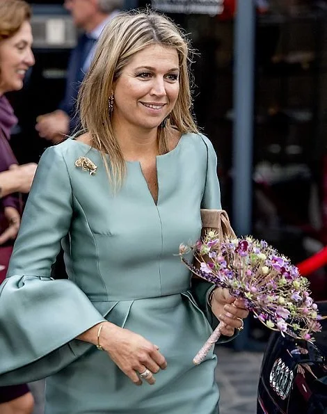 Honorary chair of the King Willem I foundation. Queen Maxima wore a silk-satin dress by Belgian fashion house Natan