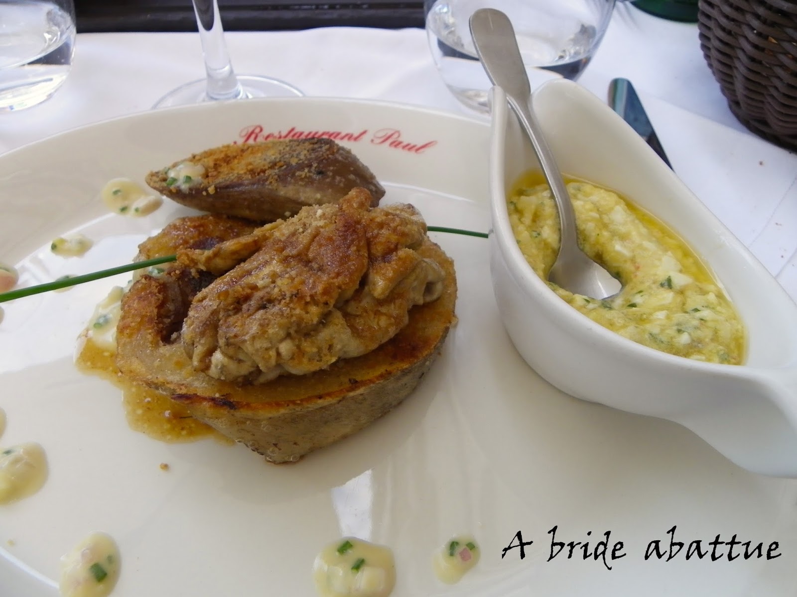 A bride abattue Dîner en terrasse chez Paul, place Dauphine