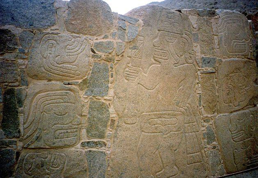 human figure and human head, 3m in high, Cerro Sechin, about 3800 years ago, Peru