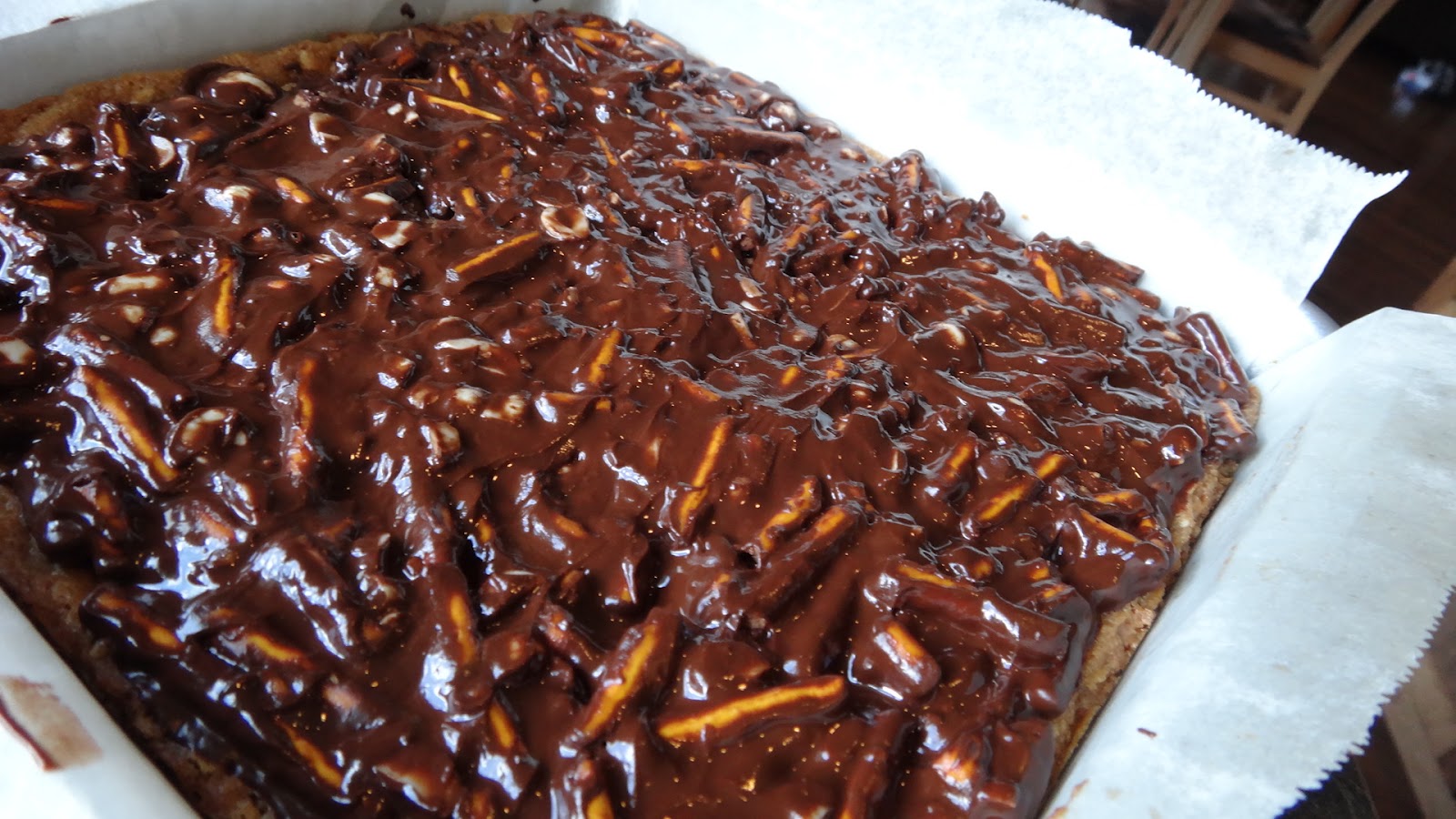 Chocolate Peanut Pretzel SquaresAnna Olson