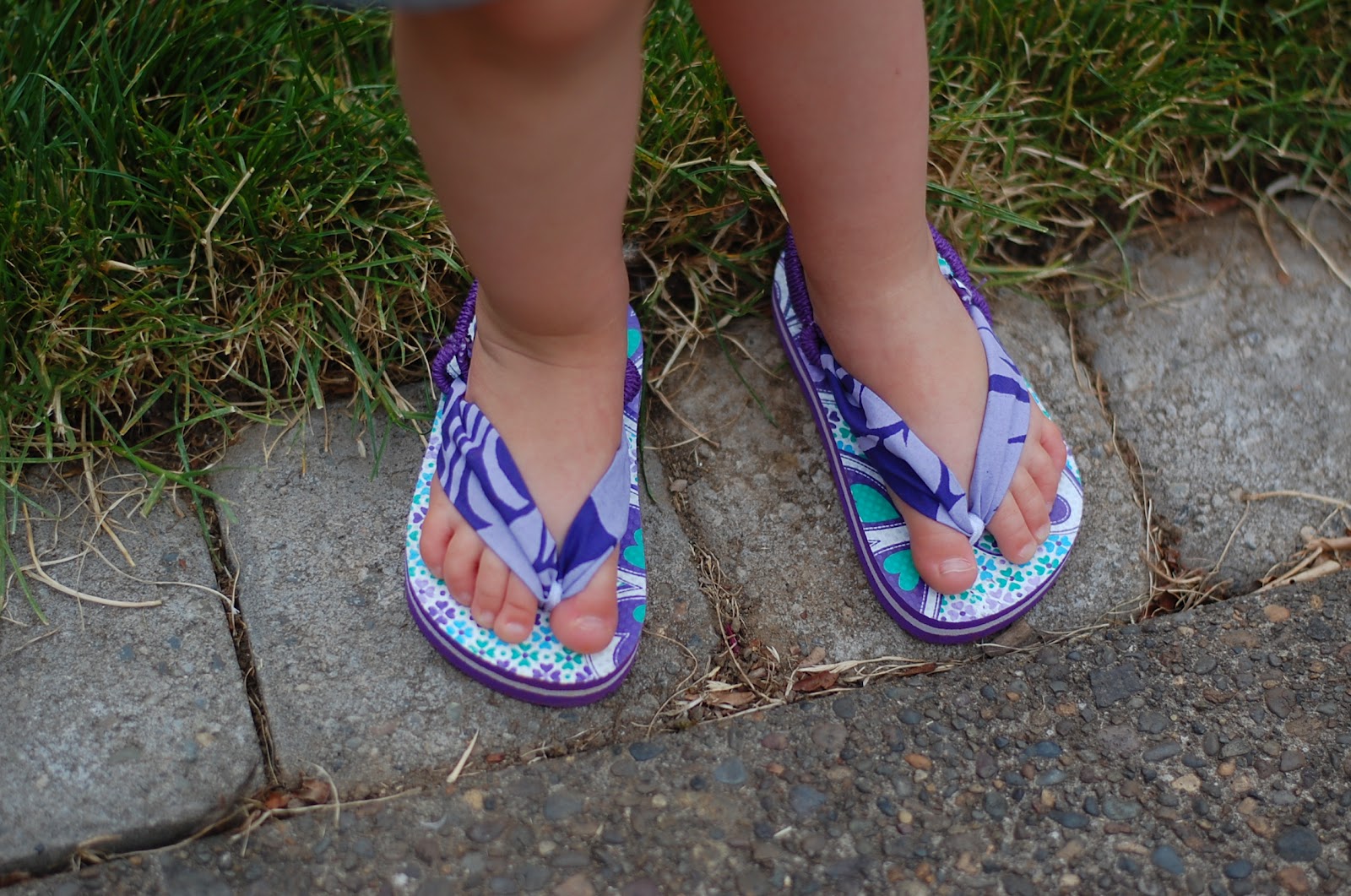Beth Being Crafty: Catching Up...kiddo flip flops and another baby dress!