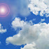 Wallpaper met wolken, blauwe lucht en zon