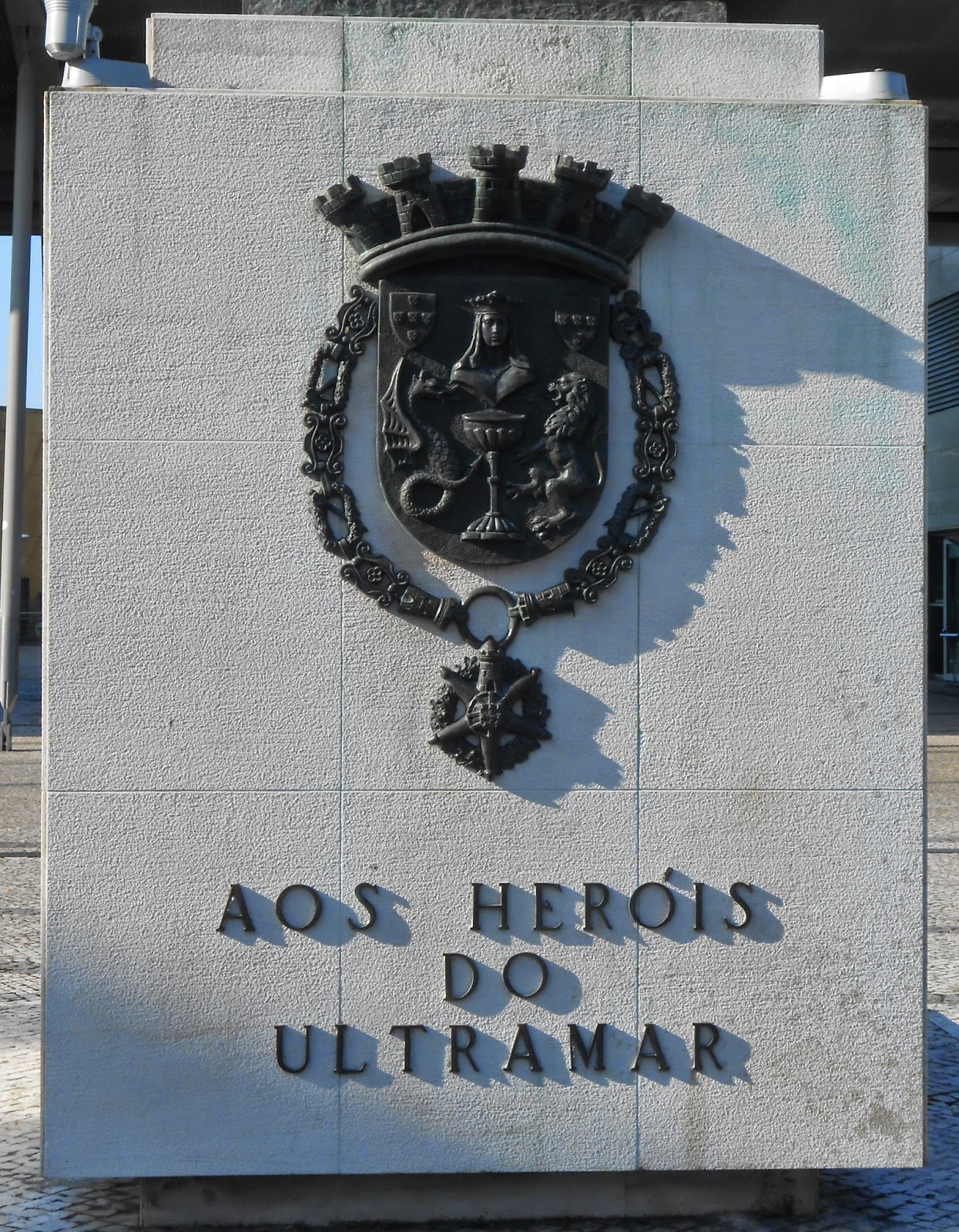 Viajar e descobrir Portugal Coimbra Monumento aos Heróis do Ultramar