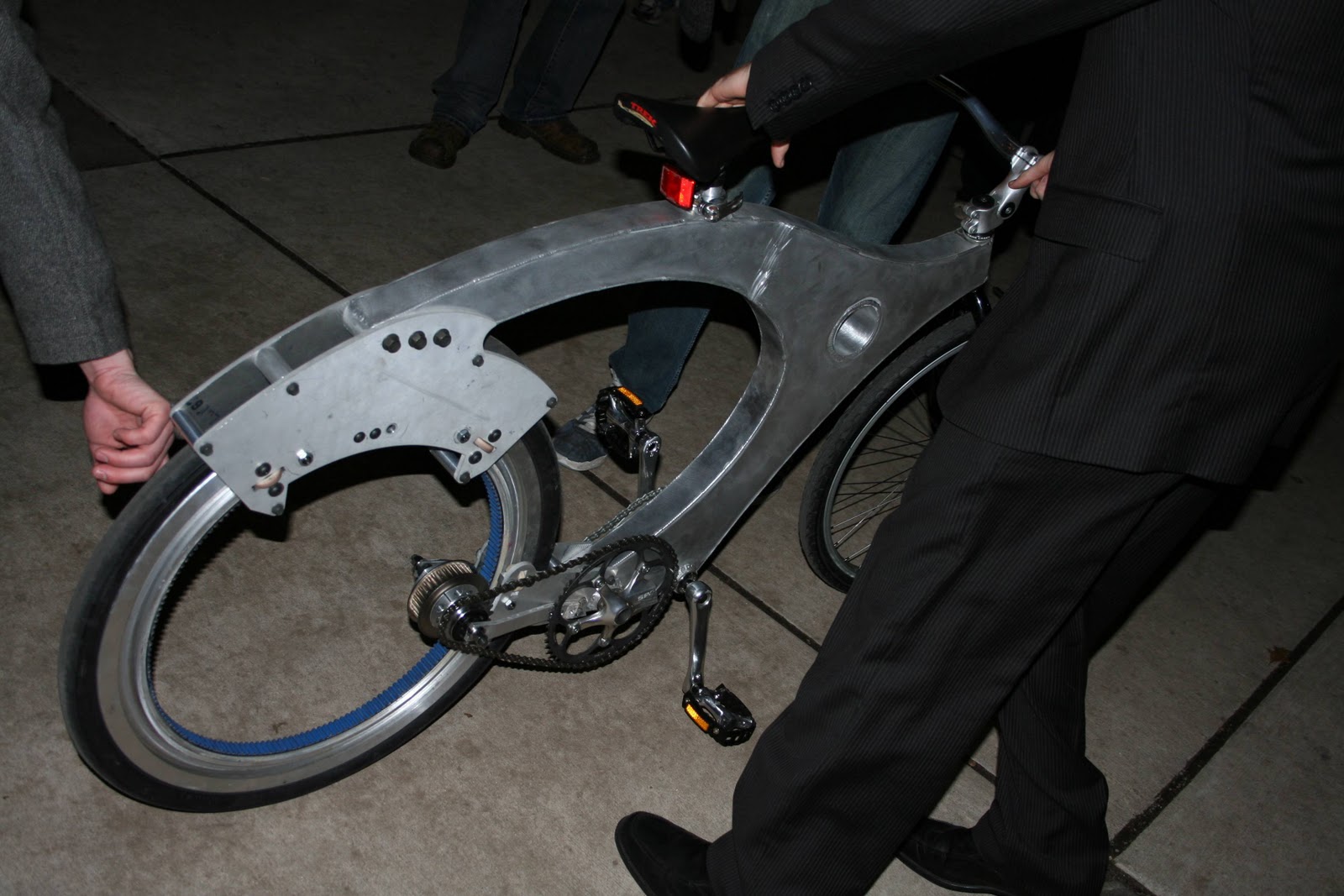 hubless wheels...!!! the savant club...!!!