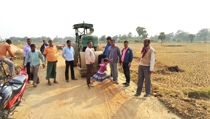 বর্ধমানে চাষিদের জমির উপর দিয়ে রাস্তা তৈরীর চেষ্টা, প্রতিবাদে জোড়ালো আন্দোলনে চাষীরা