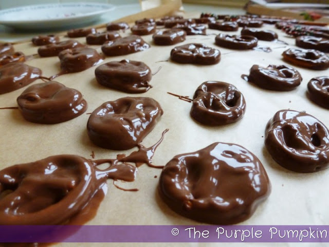 Chocolate Covered Pretzels | The Purple Pumpkin Blog