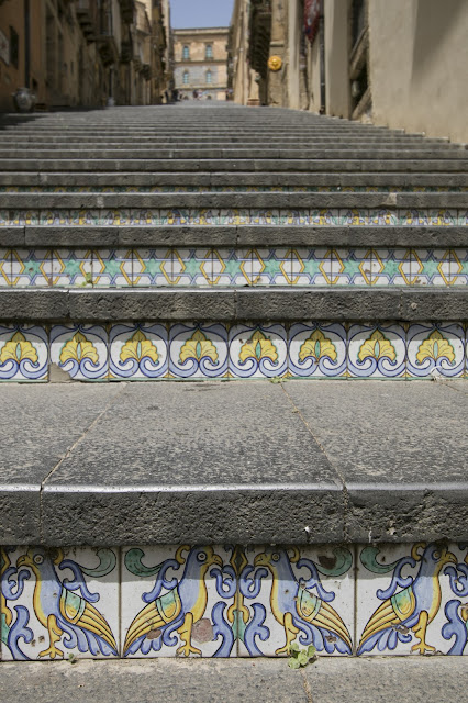 Dettaglio delle ceramiche della scalinata-Caltagirone