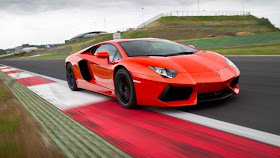 9. Lamborghini Aventador: 349Km/h (217 mph), 0 to 100km/h (0-60mph) in 2.9 sec