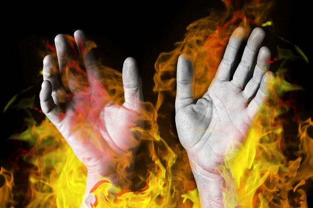Merasa Tak Dianggap Suami Ini Bakar Istri dan Anaknya Merasa Tak Dianggap Suami Ini Bakar Istri dan Anaknya