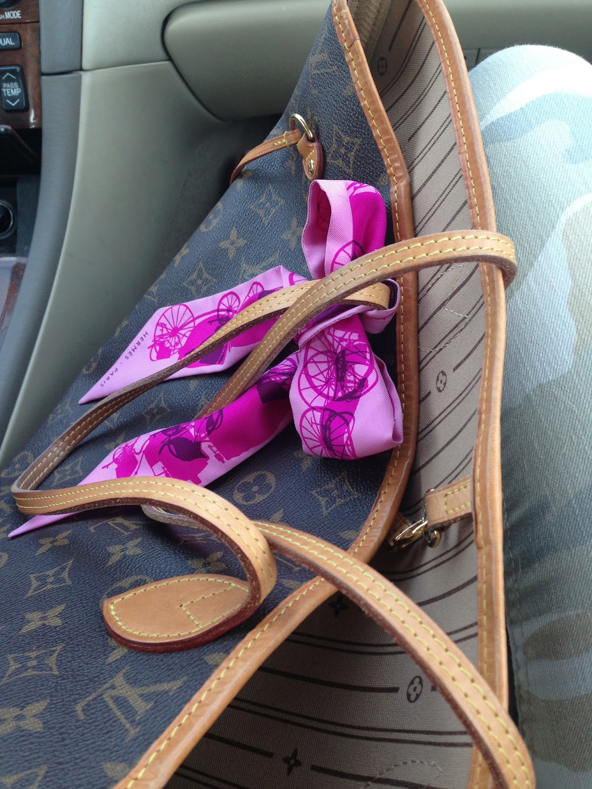 mascaroline Army pants and Flip flops