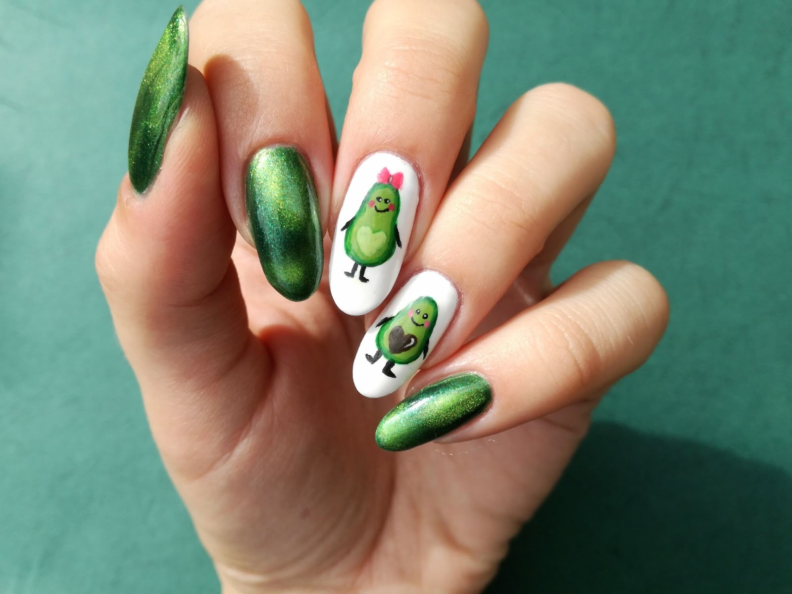 zielone paznokcie z awokado