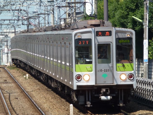 京王電鉄　通勤快速　大島行き3　都営10-000形220F(節電ダイヤに伴う運行) 