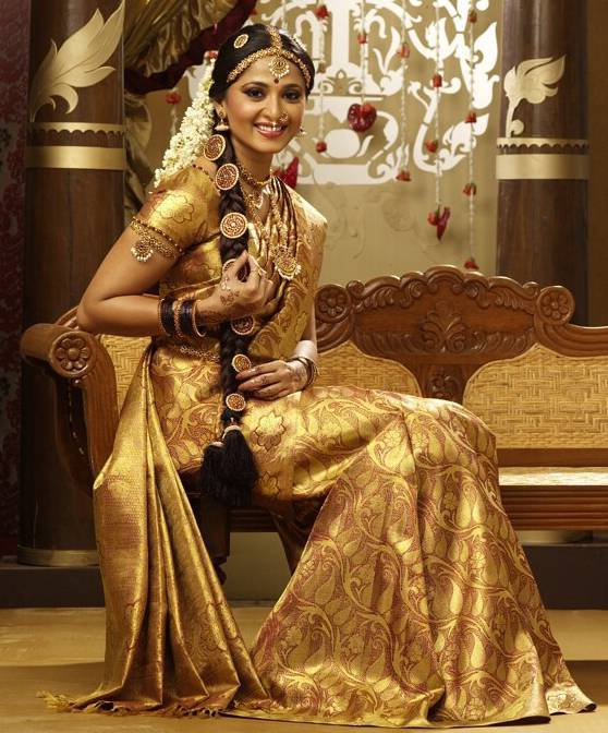 Sweety: ANUSHKA SHETTY photoshoot Stills in Bridal Saree