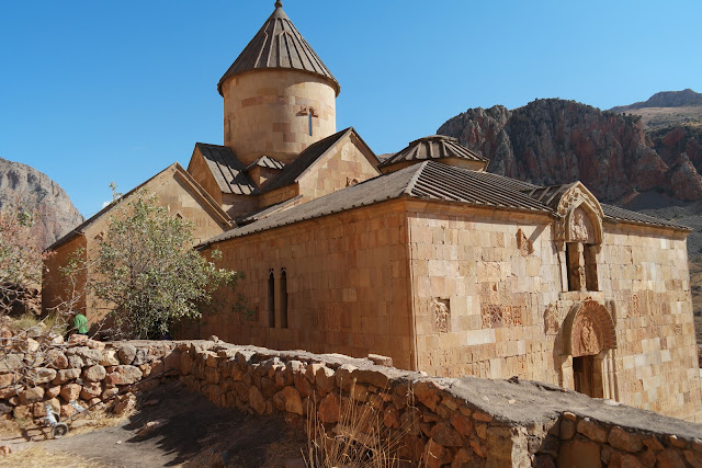 18 24 Kloster Geghard Garni Tempel Orgelpfeifen Im Fels Radio