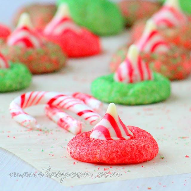 These festive classic Candy Cane Blossom Cookies are not just gorgeous they are delicious, too. Perfect as gift for teachers, family, and friends.I gave this as a gift in a mug and it was well-loved! | manilaspoon