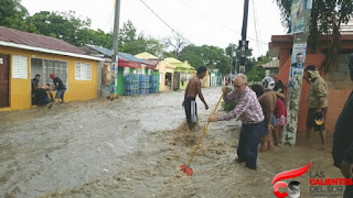  Dos ríos en Azua  salen de su cauce y se meten en el centro de la ciudad