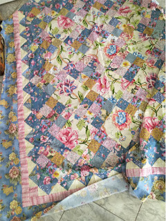 Floral Nine patch quilt: QuiltBee