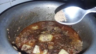 add-garam-masala-powder-in-the-mince-potato-curry