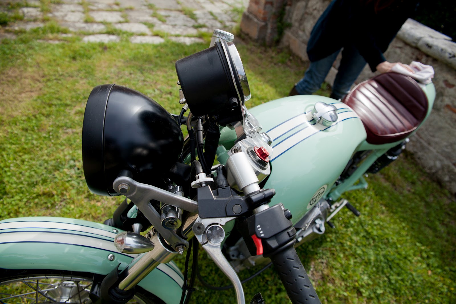 cafetwin_triumph_caferacer8.jpg