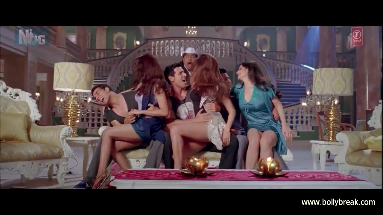 Jacquiline Fernandez Nighty Legs1 - Jacquiline Fernandez Nigthy Pics - Housefull 2 - Right now Song