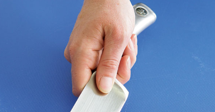 18+ Arti Mimpi Dilukai Orang Dengan Pisau Di Pergelangan Tangan