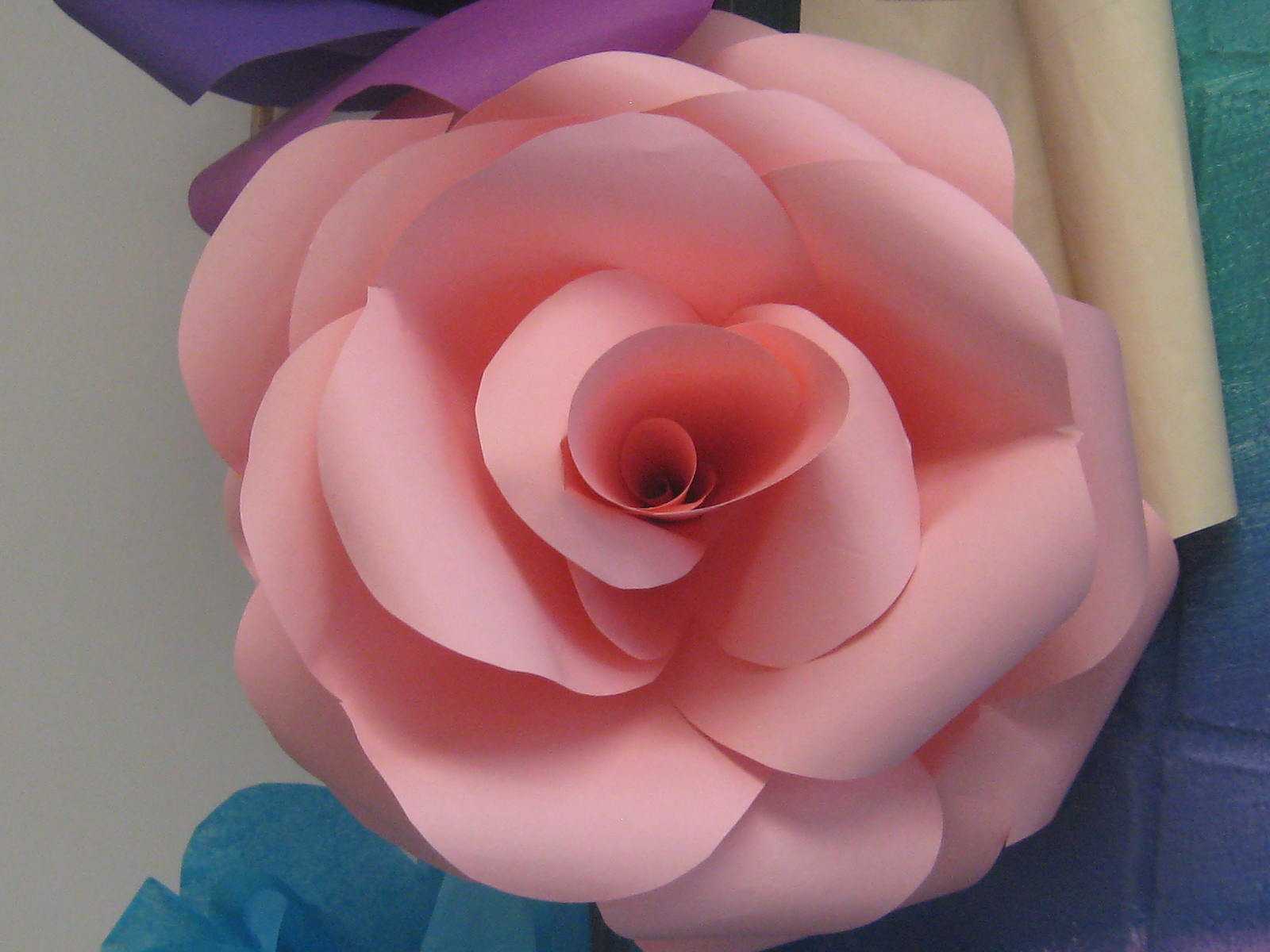 Make it Artwork : Giant Paper Roses