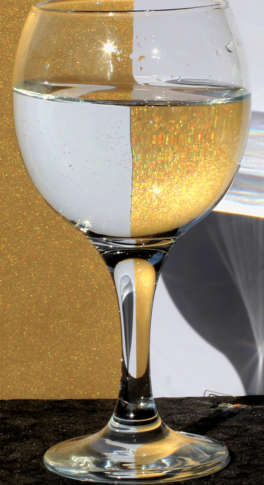 Click! Snap! Shot! Optical illusion glasses