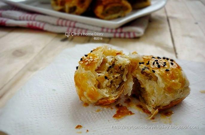 Chicken Sausage Roll | Çitra's Home Diary #sausageroll #chickenrecipe #lunchboxidea #pastryroll #asianstylesausageroll #pastryrecipe