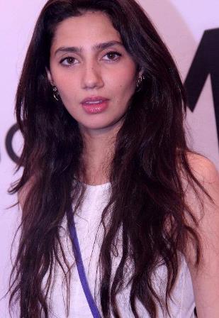 Shahrukh Khan's Raees Movie Actress "Mahira Khan" HD Wallpaper - Celeb Gyan