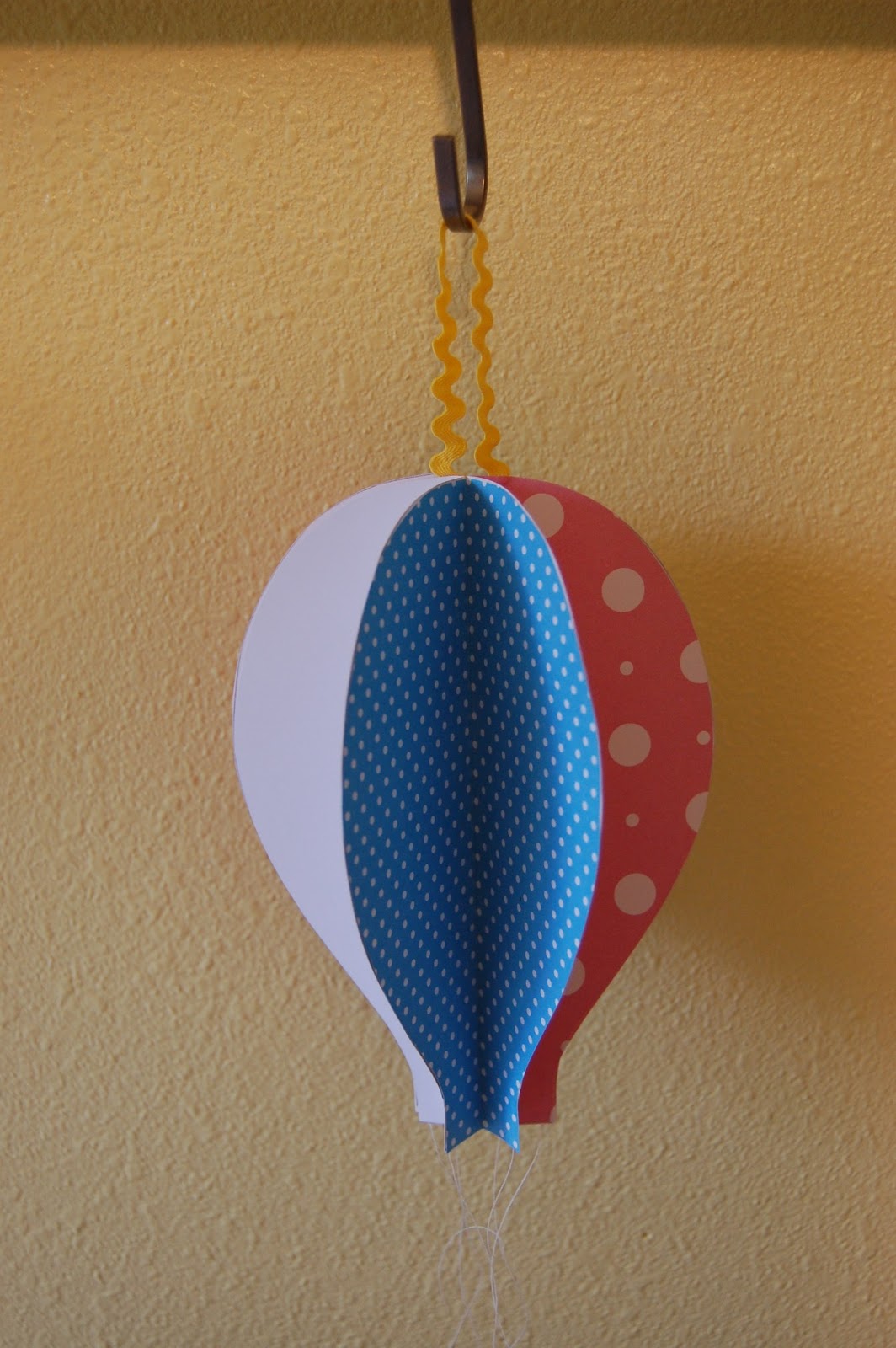 Archie and Bubbles Craft Time! Paper Hot Air Balloons