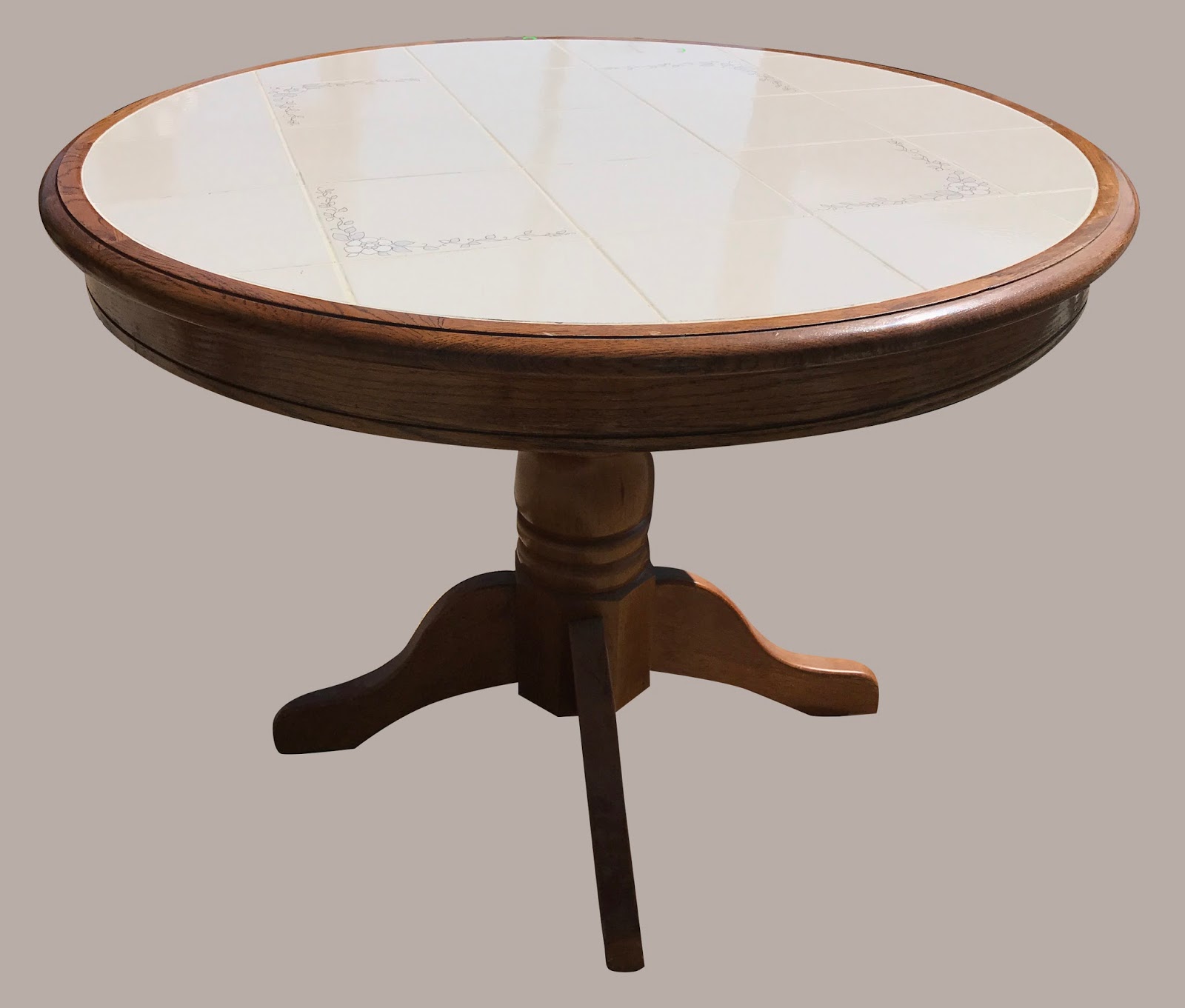 Uhuru Furniture & Collectibles Round Oak Tile Top Table & 4 Chairs