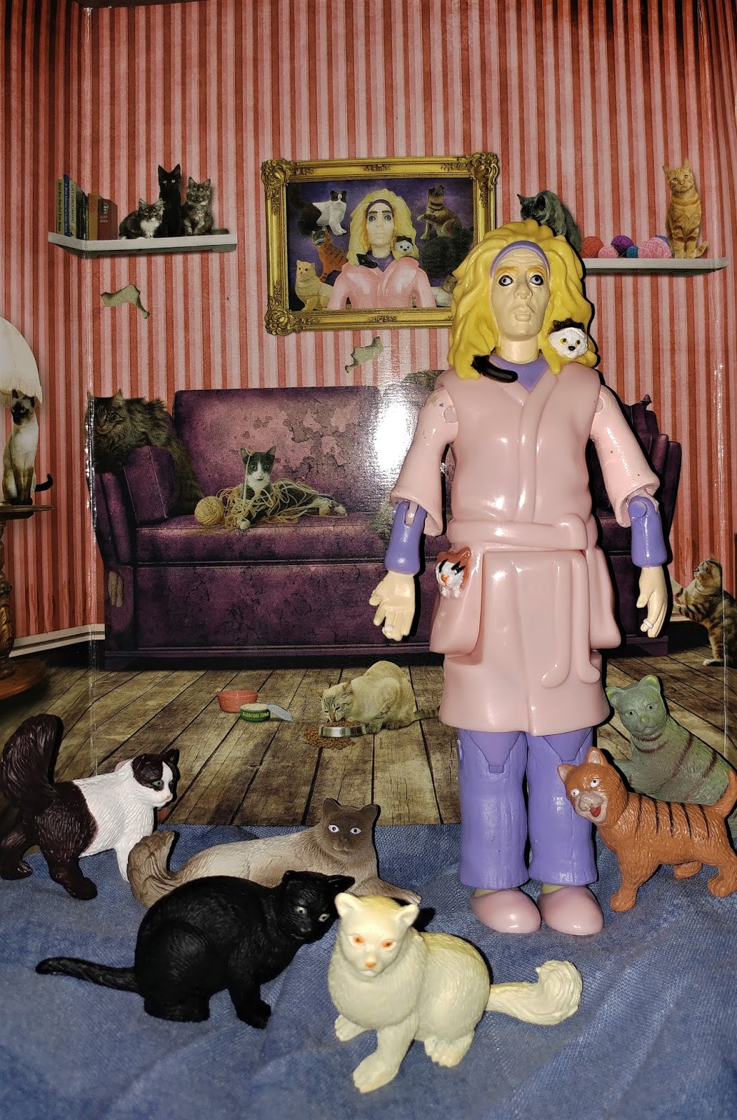 Herbie's World of Kitsch & Toys 🐱 Crazy Cat lady Action Figure by
