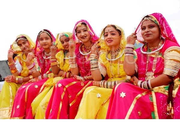 girls in traditional rajasthani dress jodhpur rajasthan india no mr - स्त्रियों के आभूषण