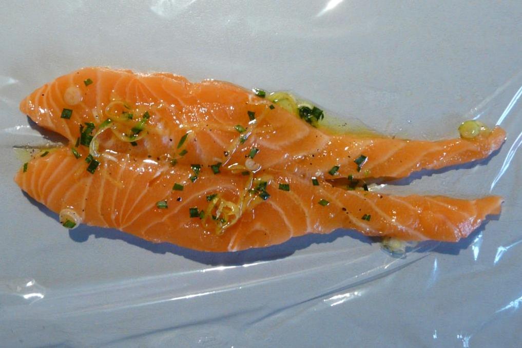 Kulinarische Welten zu Fisch- und Meeresfrucht: Zweierlei Lachs und ...