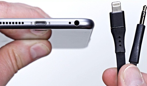 Baca! Cara Memasang Headset Sambil Charger Baterai di iPhone 7 Plus dan iPhone 7 Cara Memasang Headset Sambil Charger Baterai di iPhone Baca! Cara Memasang Headset Sambil Charger Baterai di iPhone 7 Plus dan iPhone 7