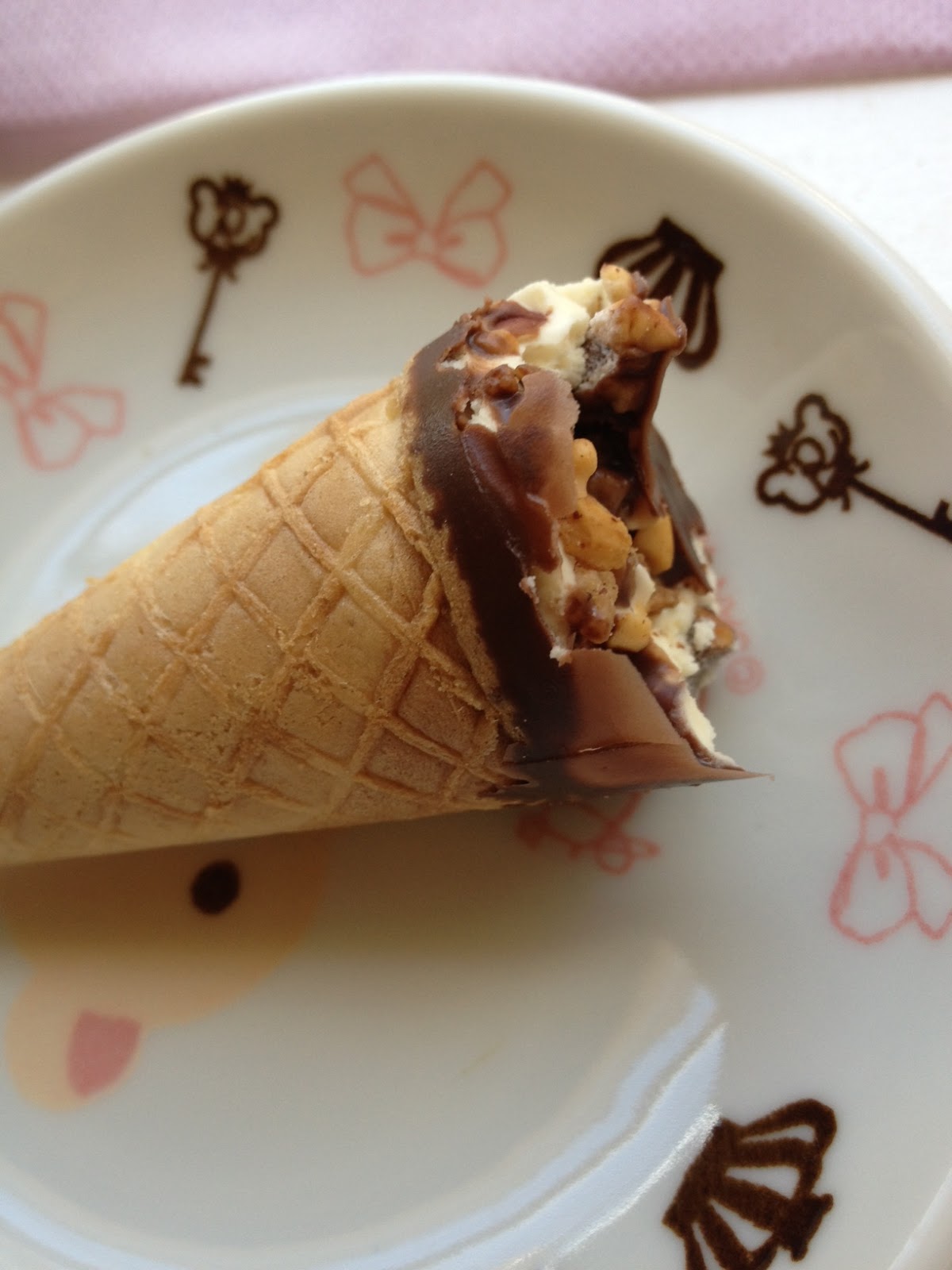 Creamy Steaks Vanilla Chocolate Cone, Chocolate