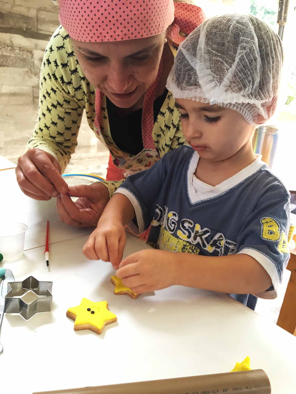 Maria Clara sews a ANTI-VIRUS MASK a story for children - MC Divertida 