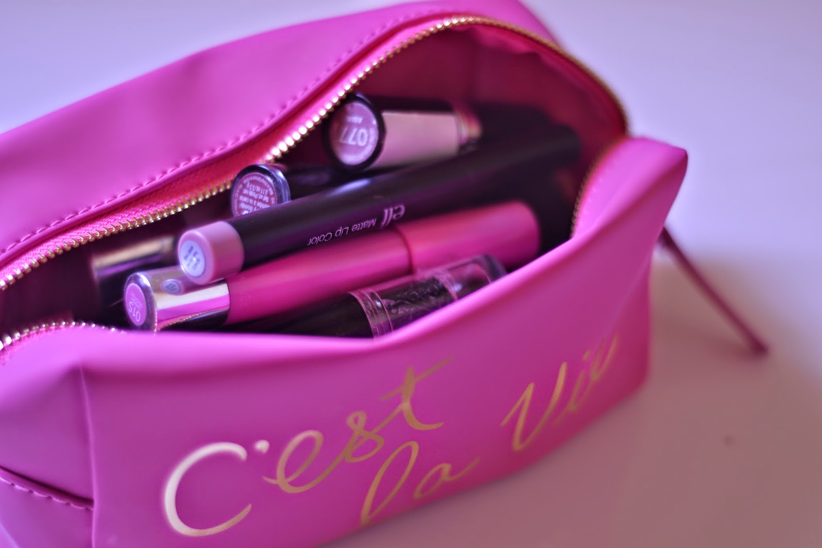What's in my everyday makeup bag ?!! GHADIR'S BLOG