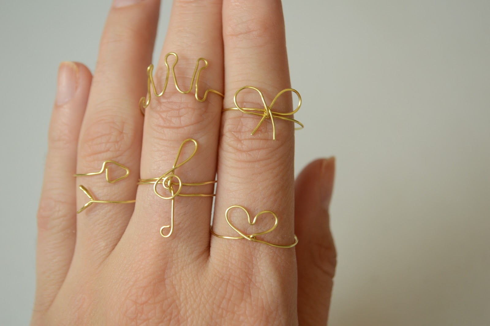 Cómo hacer anillos de alambre simples y bonitos