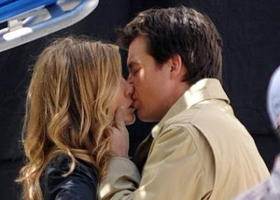 Jennifer Aniston Kissing Images