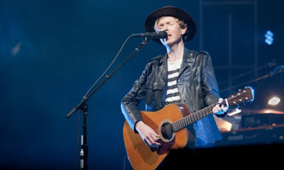 10 Lagu Terbaik Beck Hansen yang Populer