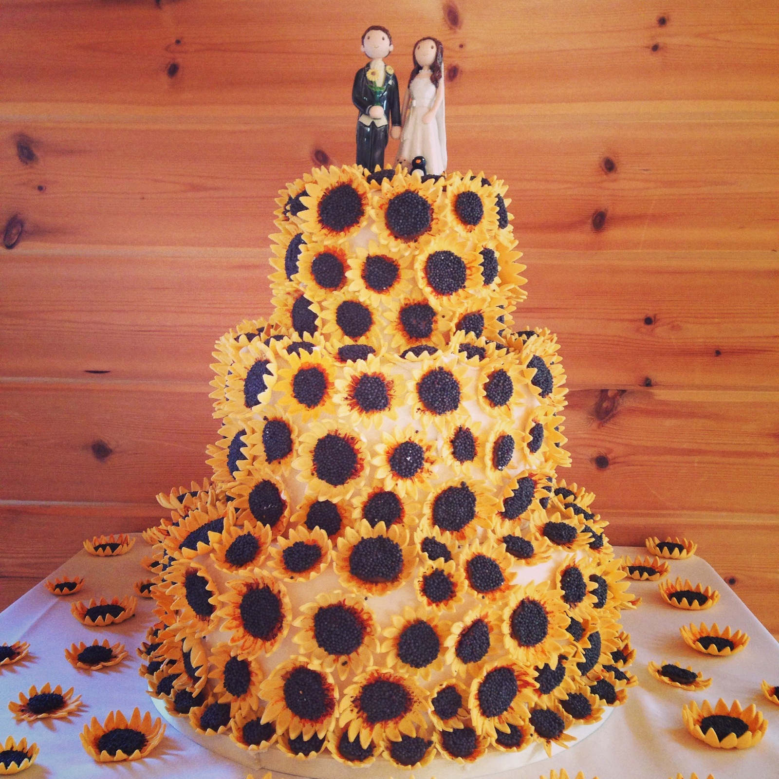 the 14 Best Sunflower Wedding Cake Ideas and Inspiration