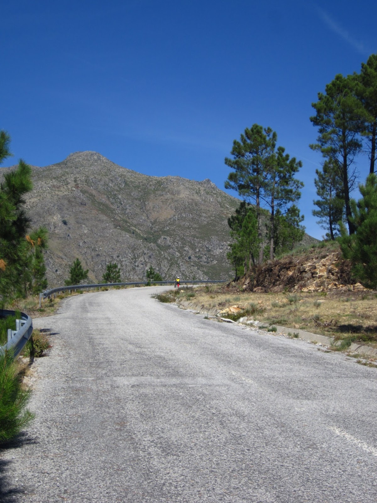 Pegadas & Viagens no Horizonte... Serras de Portugal Unhais da Serra