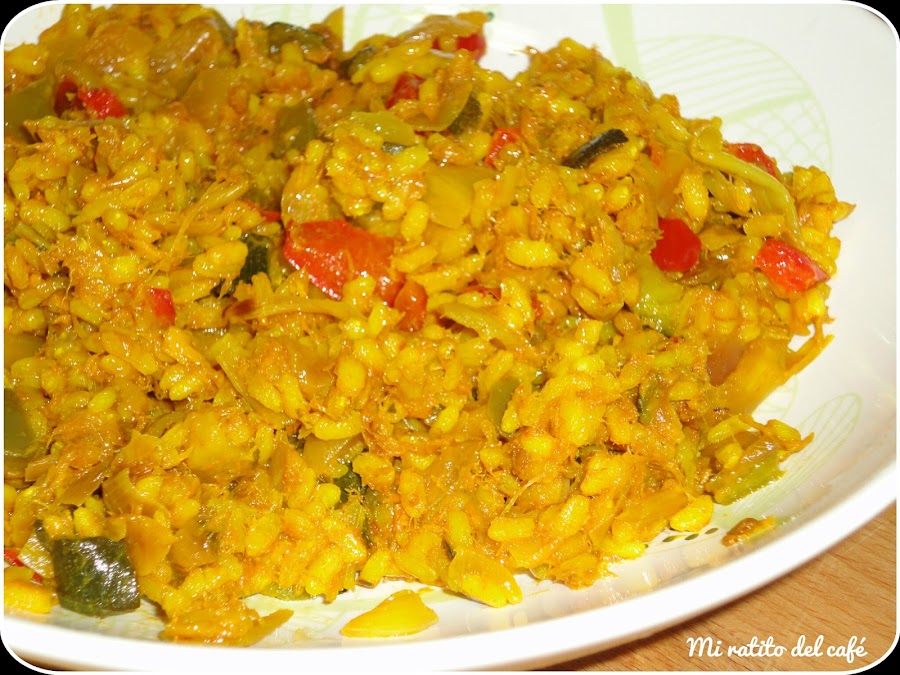 Arroz con verduras y atún